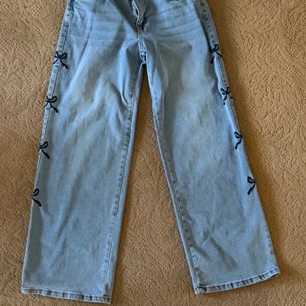90s fit wide leg bow-embroidered jeans, size 30 - Picture 6 of 13